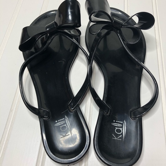 Kali black flip flops with bows, size 8 - Picture 2 of 5
